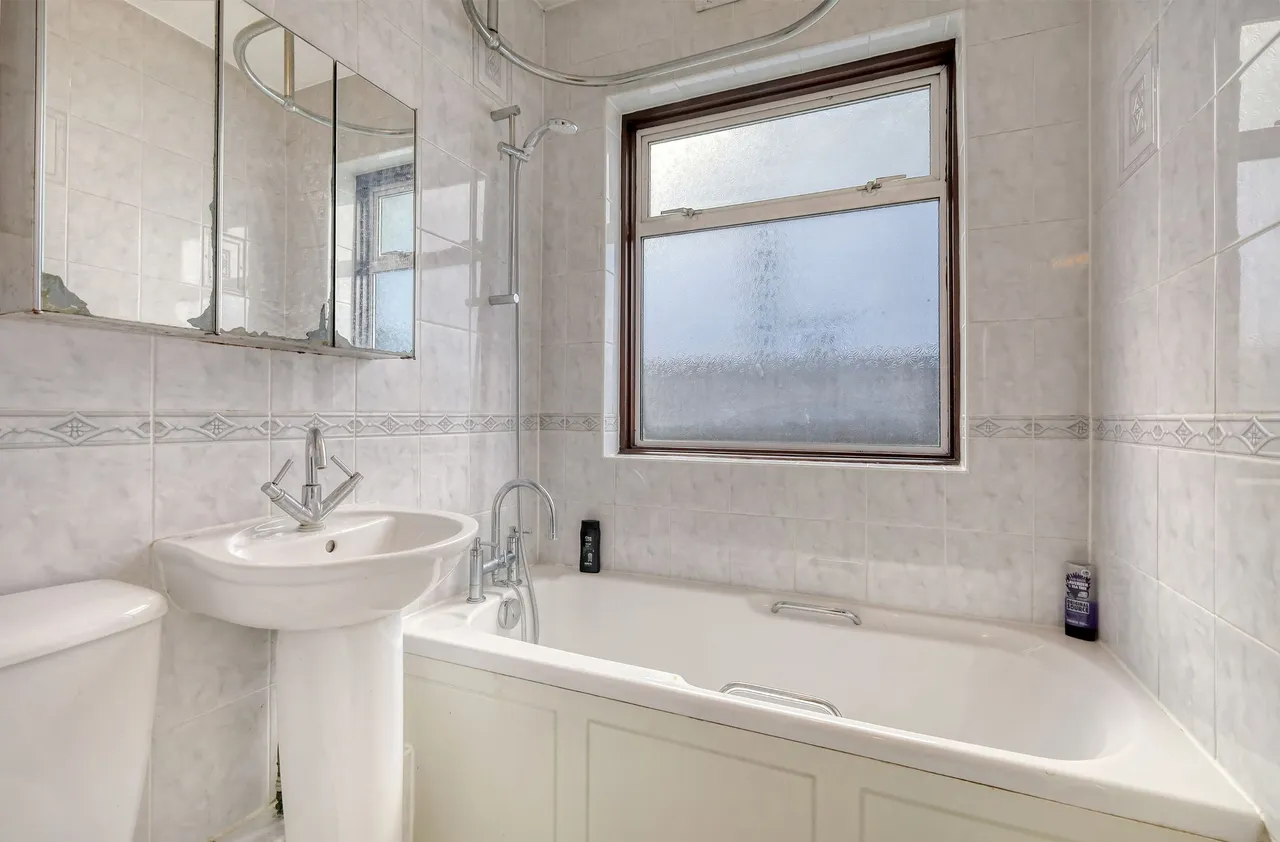 Heathview Road, Grays, Essex, RM16 2RS, photo 12
