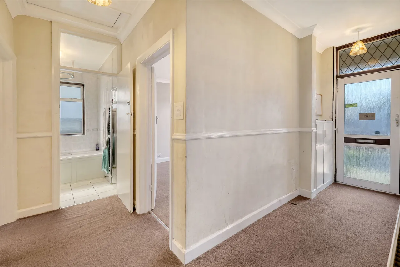 Heathview Road, Grays, Essex, RM16 2RS, photo 16