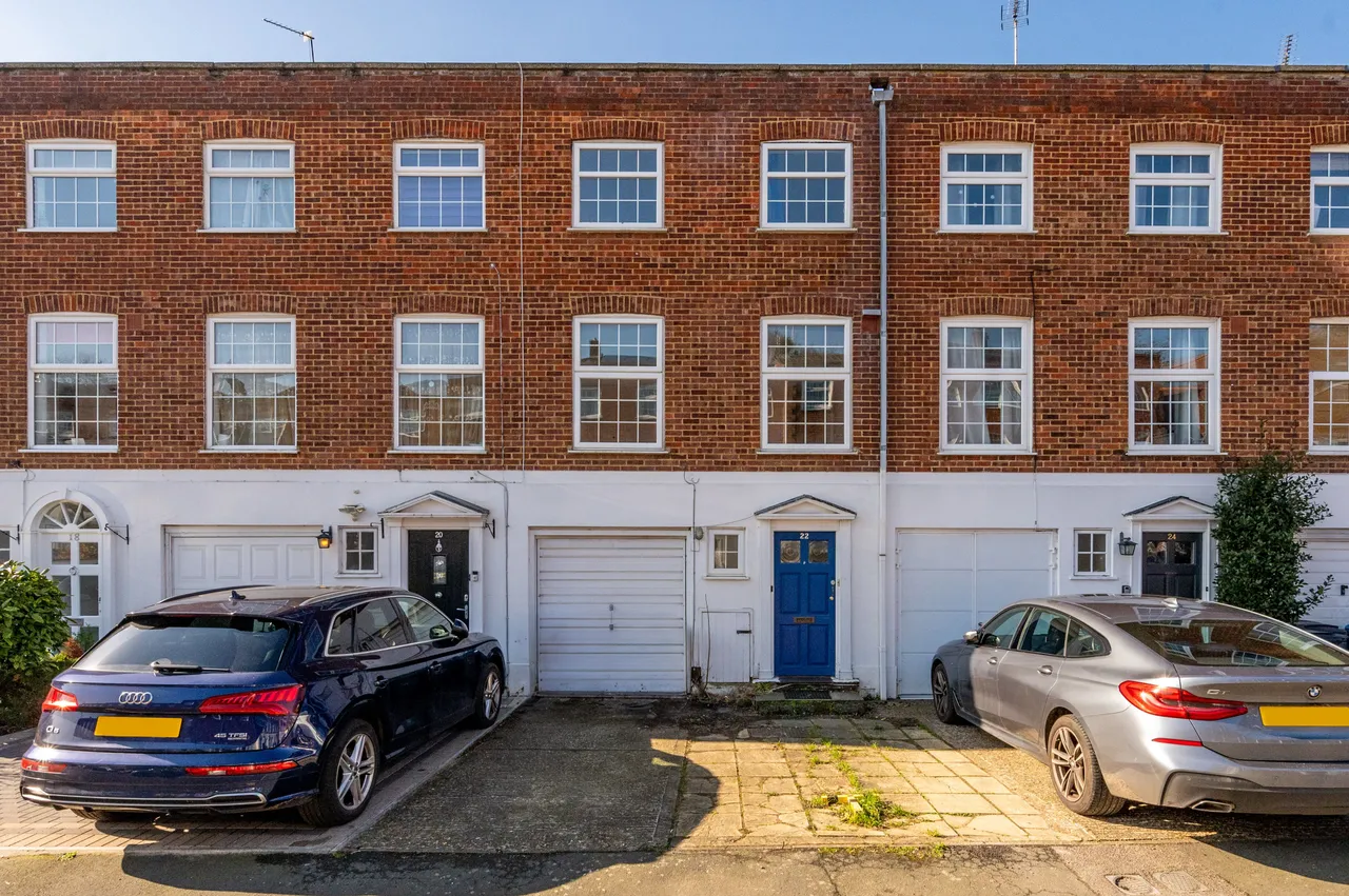 6 bed house to rent — 22 Blenheim Gardens, Kingston upon Thames