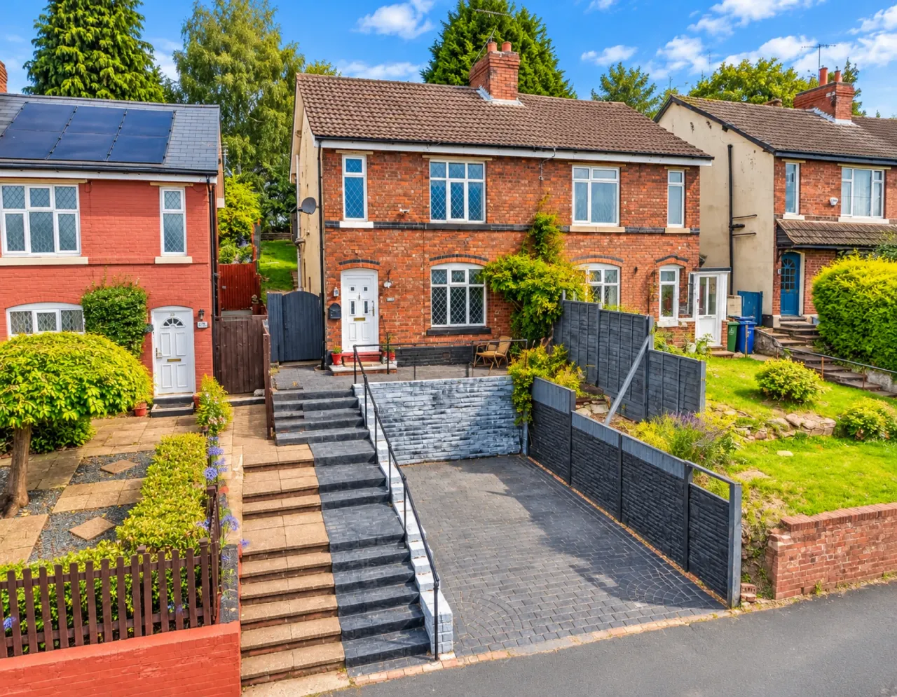 2 bed property for sale, Stafford Road, Cannock