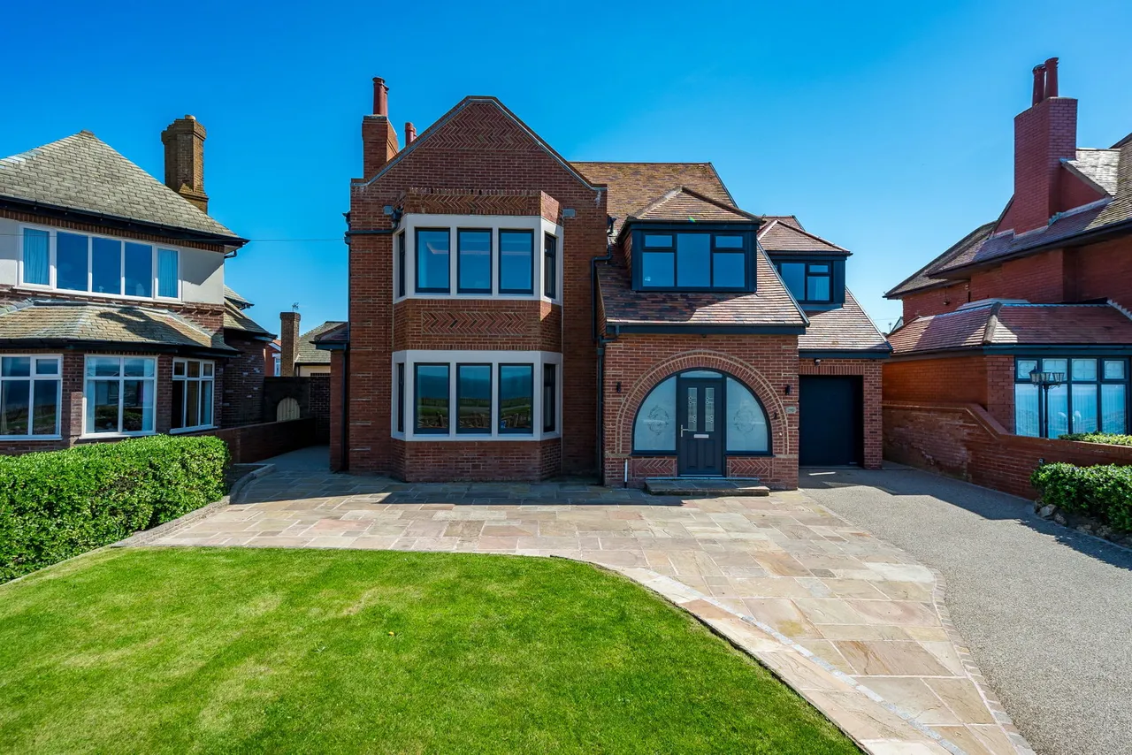 4 bed house for sale — Queens Promenade, Blackpool, FY2 9AZ