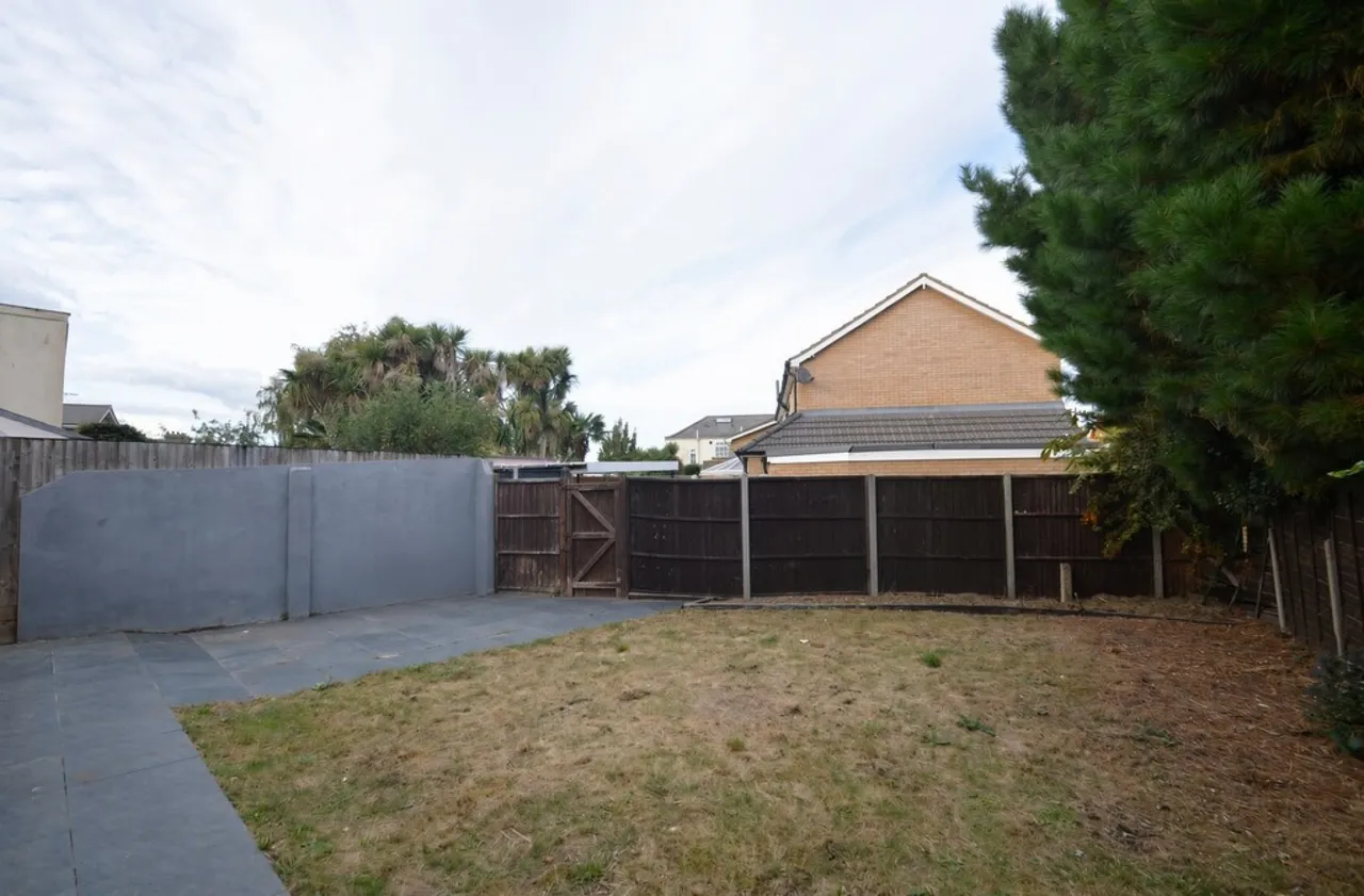 Stanwell Road, photo 10