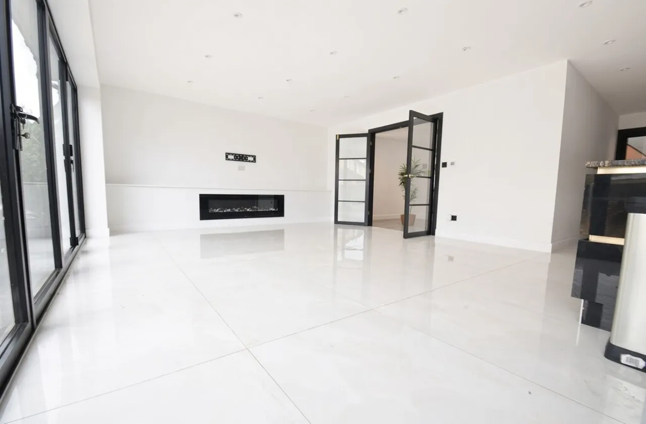 Stanwell Road, photo 11