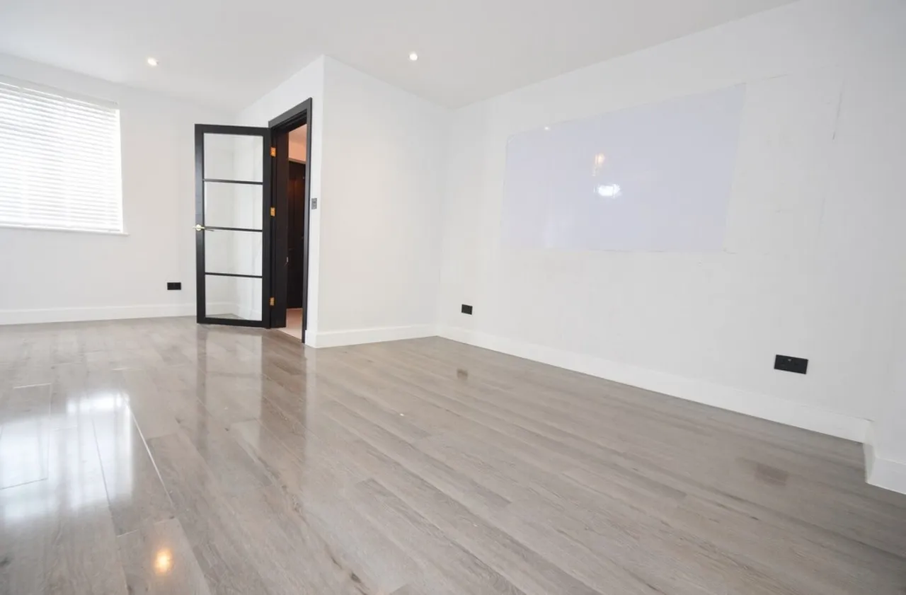 Stanwell Road, photo 4