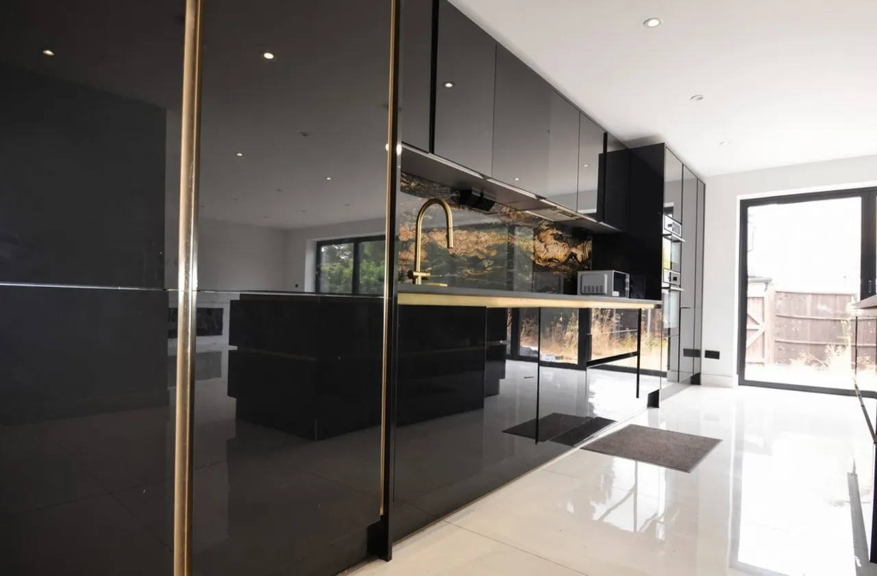 Stanwell Road, photo 7