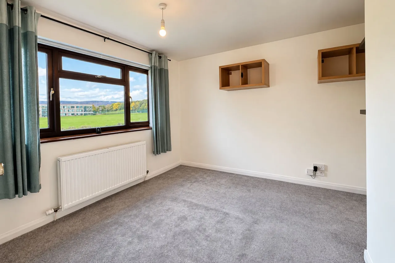 Meadowfield Close, Glossop, photo 17