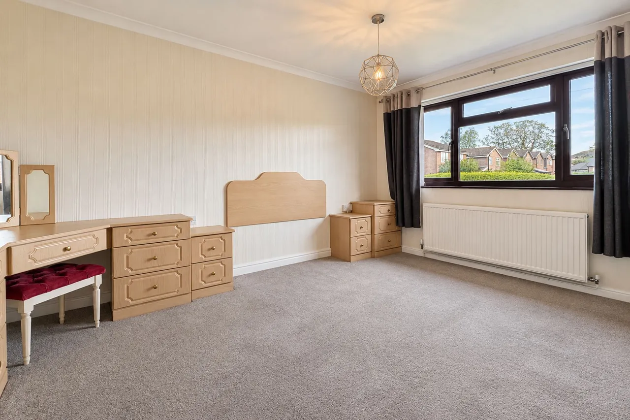 Meadowfield Close, Glossop, photo 14