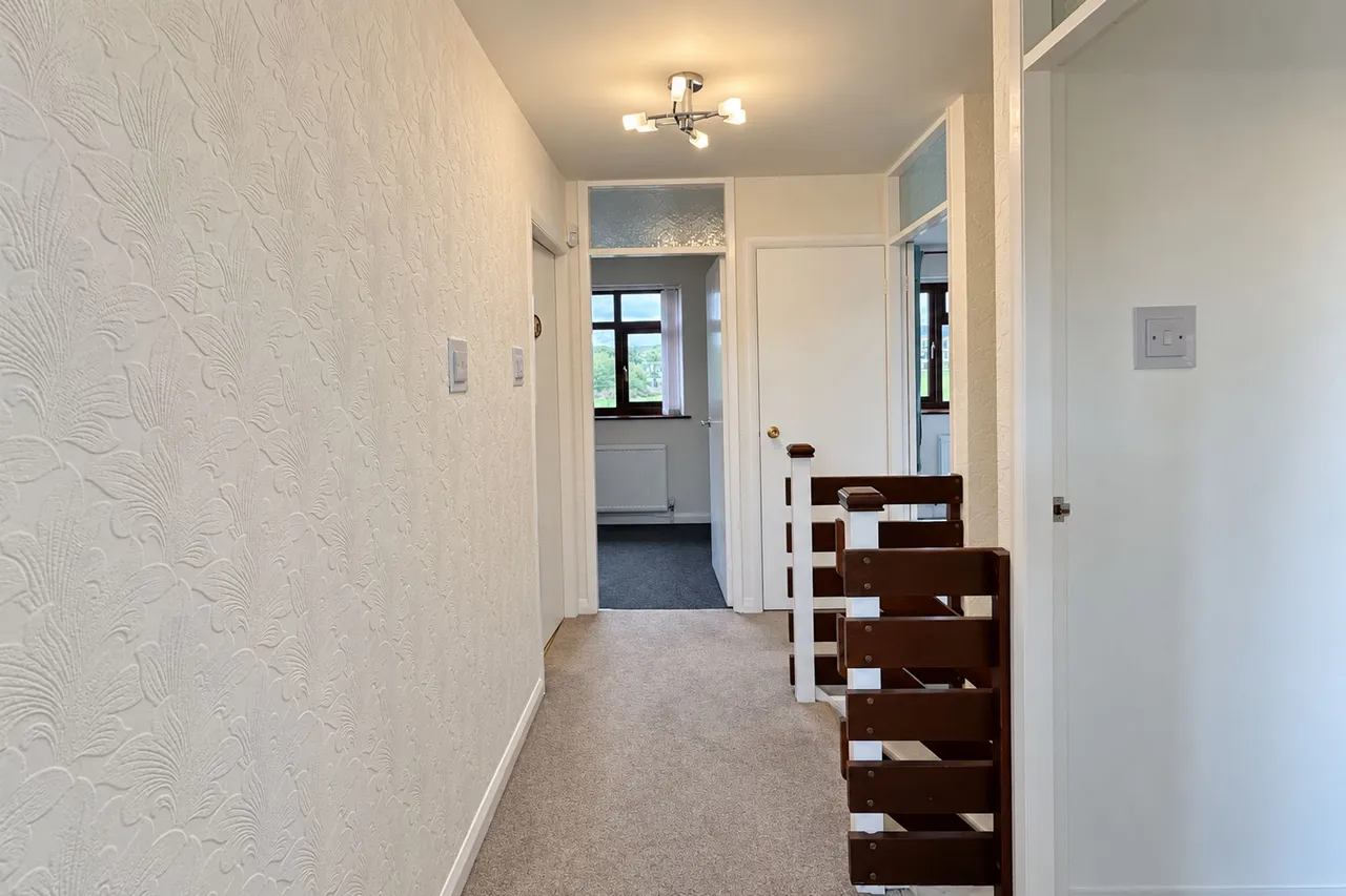 Meadowfield Close, Glossop, photo 13