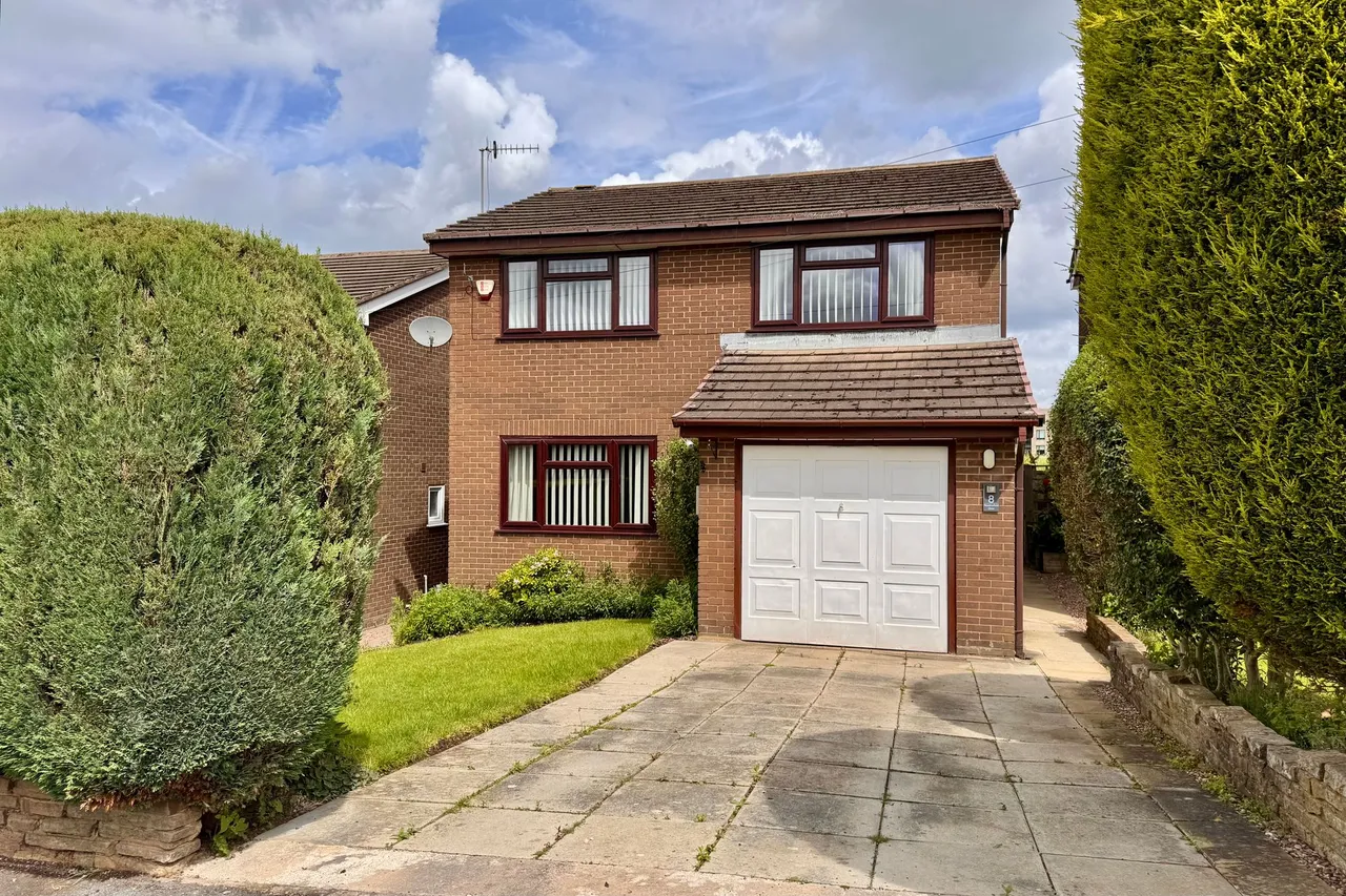4 bed house for sale, Meadowfield Close, Glossop