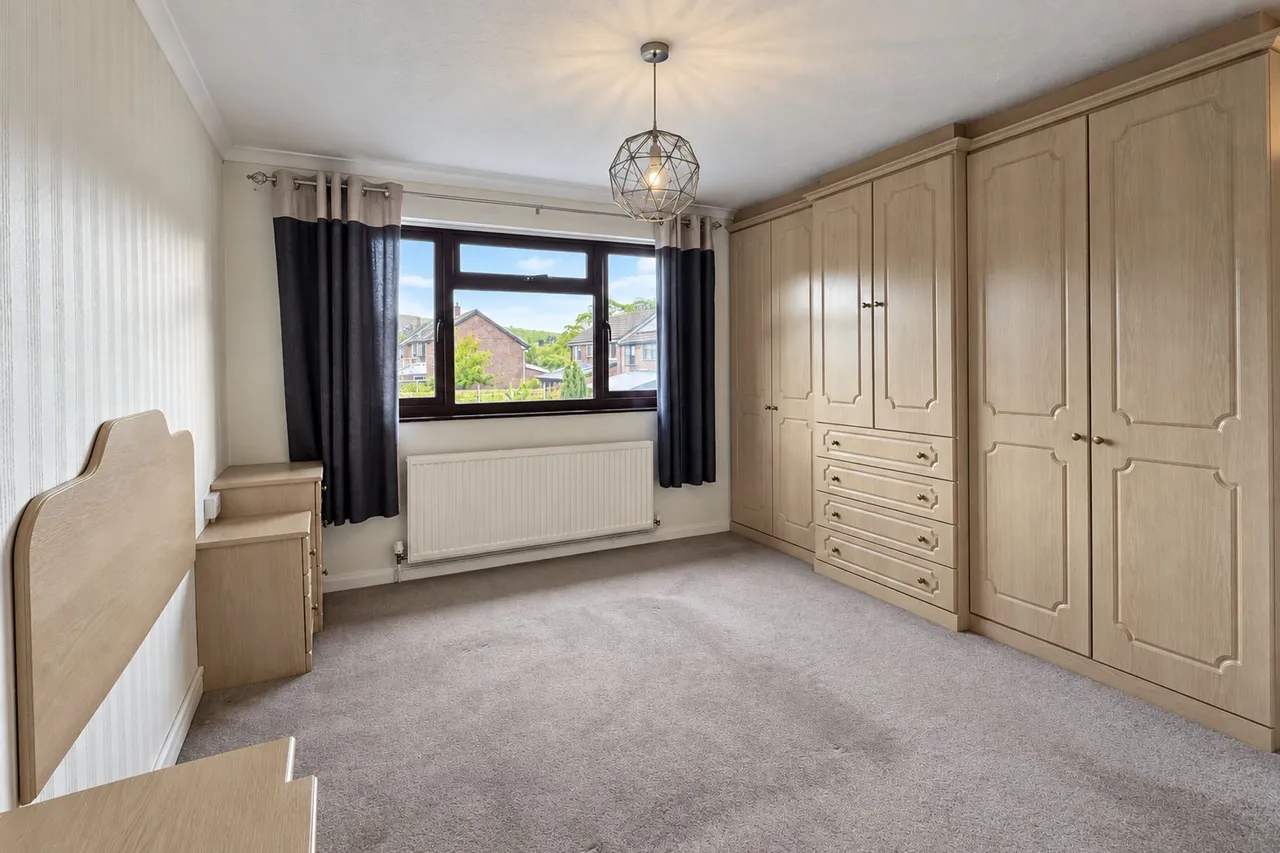 Meadowfield Close, Glossop, photo 15