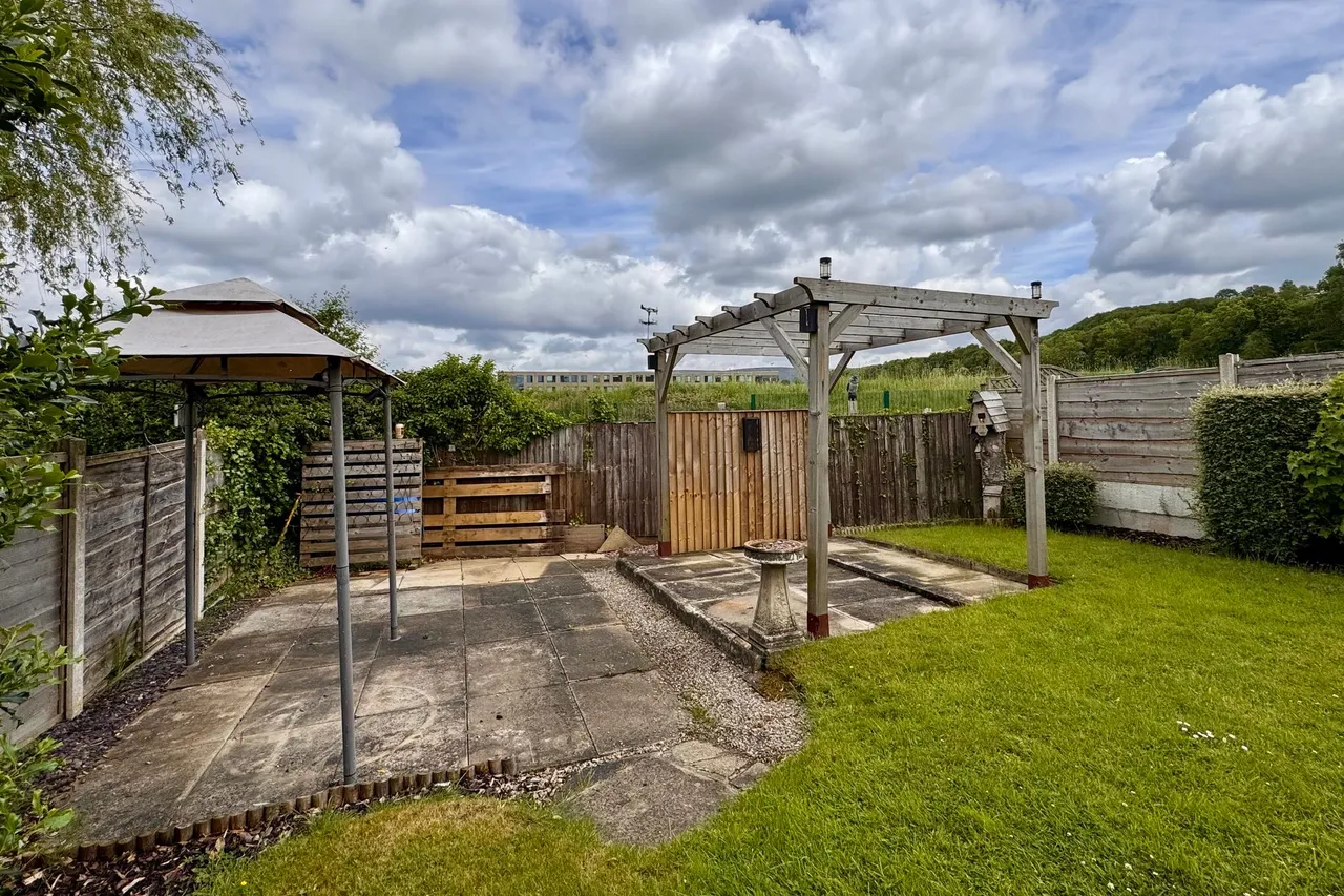 Meadowfield Close, Glossop, photo 3