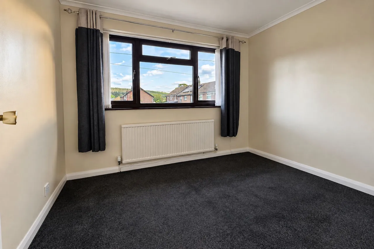 Meadowfield Close, Glossop, photo 19