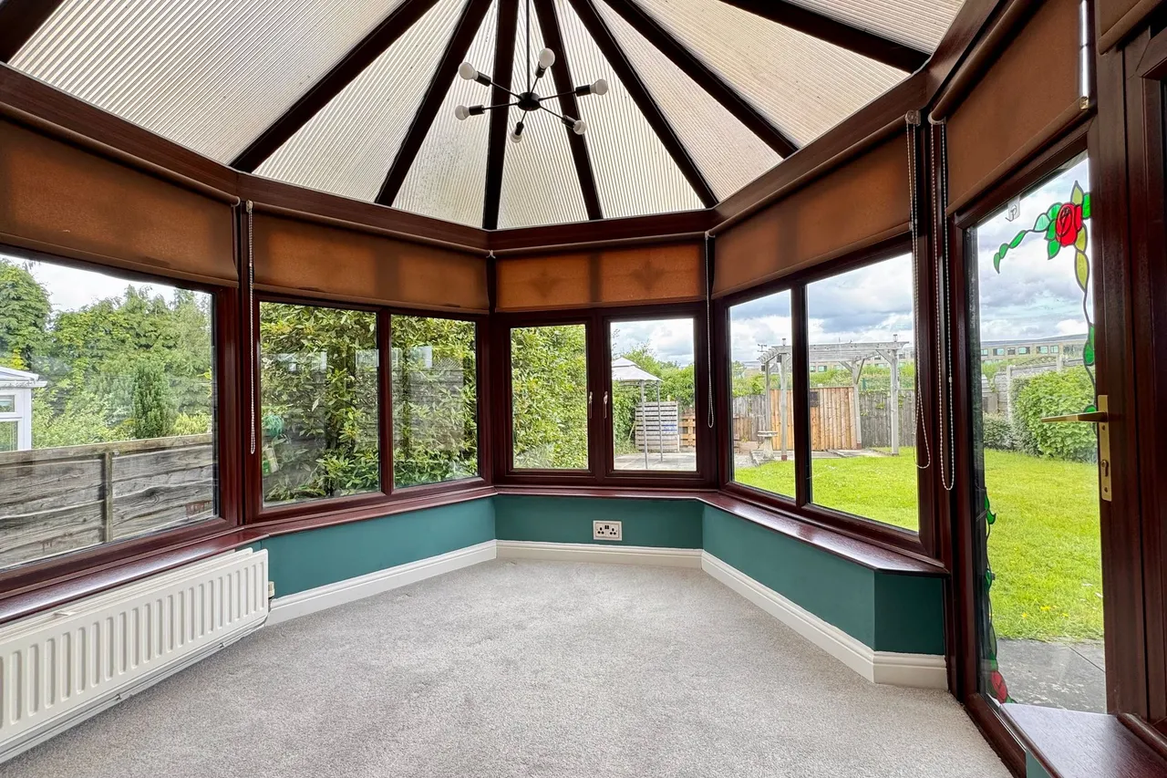 Meadowfield Close, Glossop, photo 11