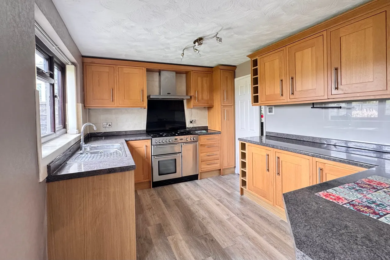Meadowfield Close, Glossop, photo 7