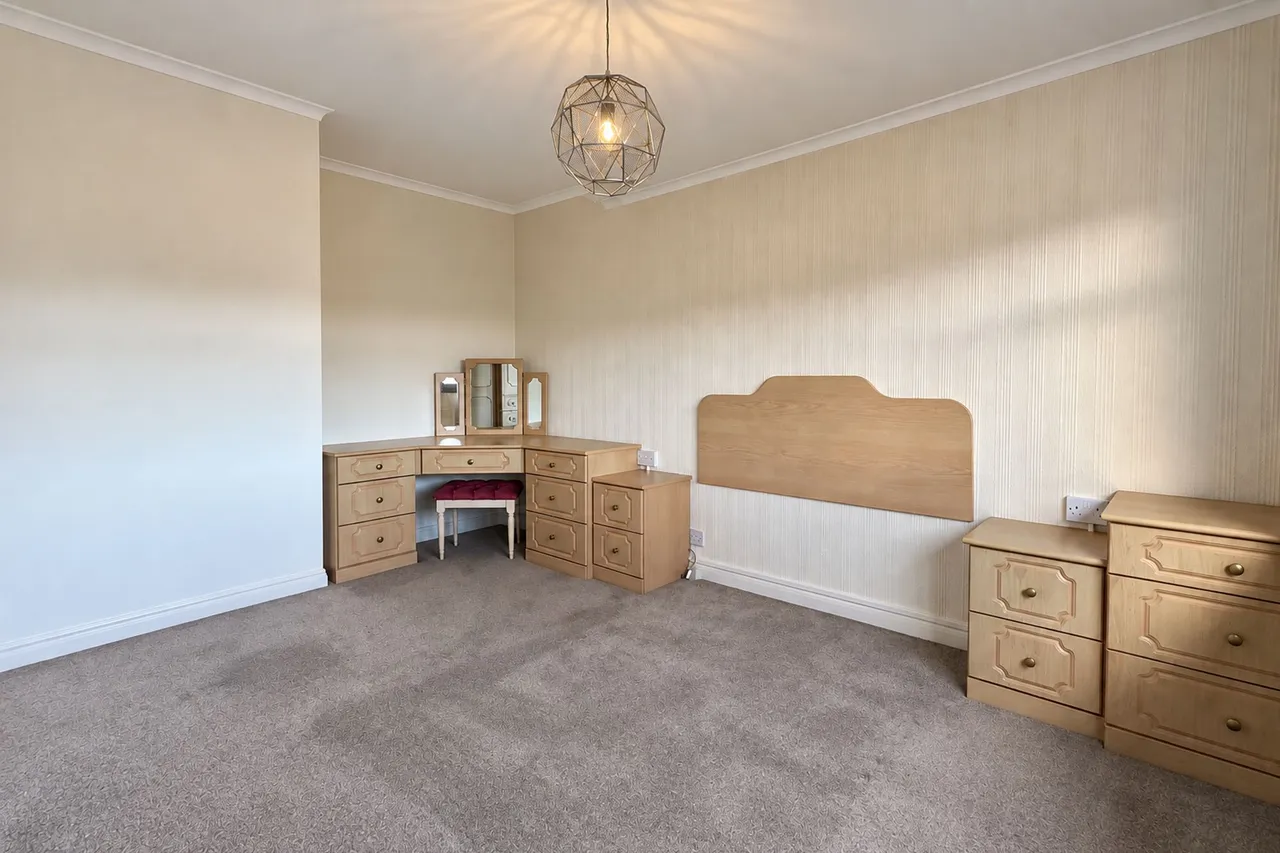 Meadowfield Close, Glossop, photo 16