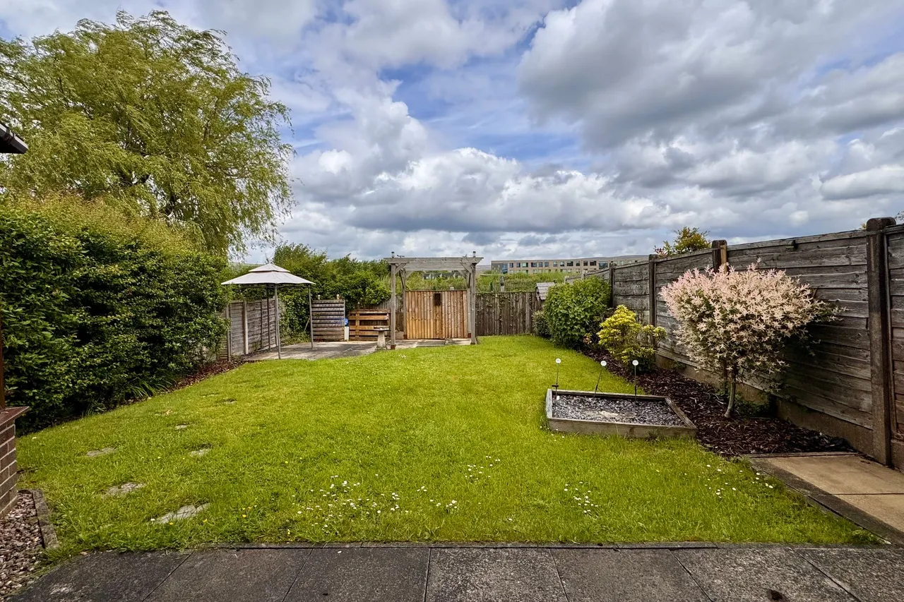 Meadowfield Close, Glossop, photo 2