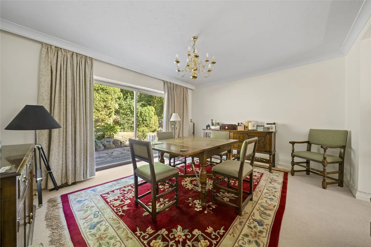 Tudor Close, Cobham, Surrey, KT11, photo 5