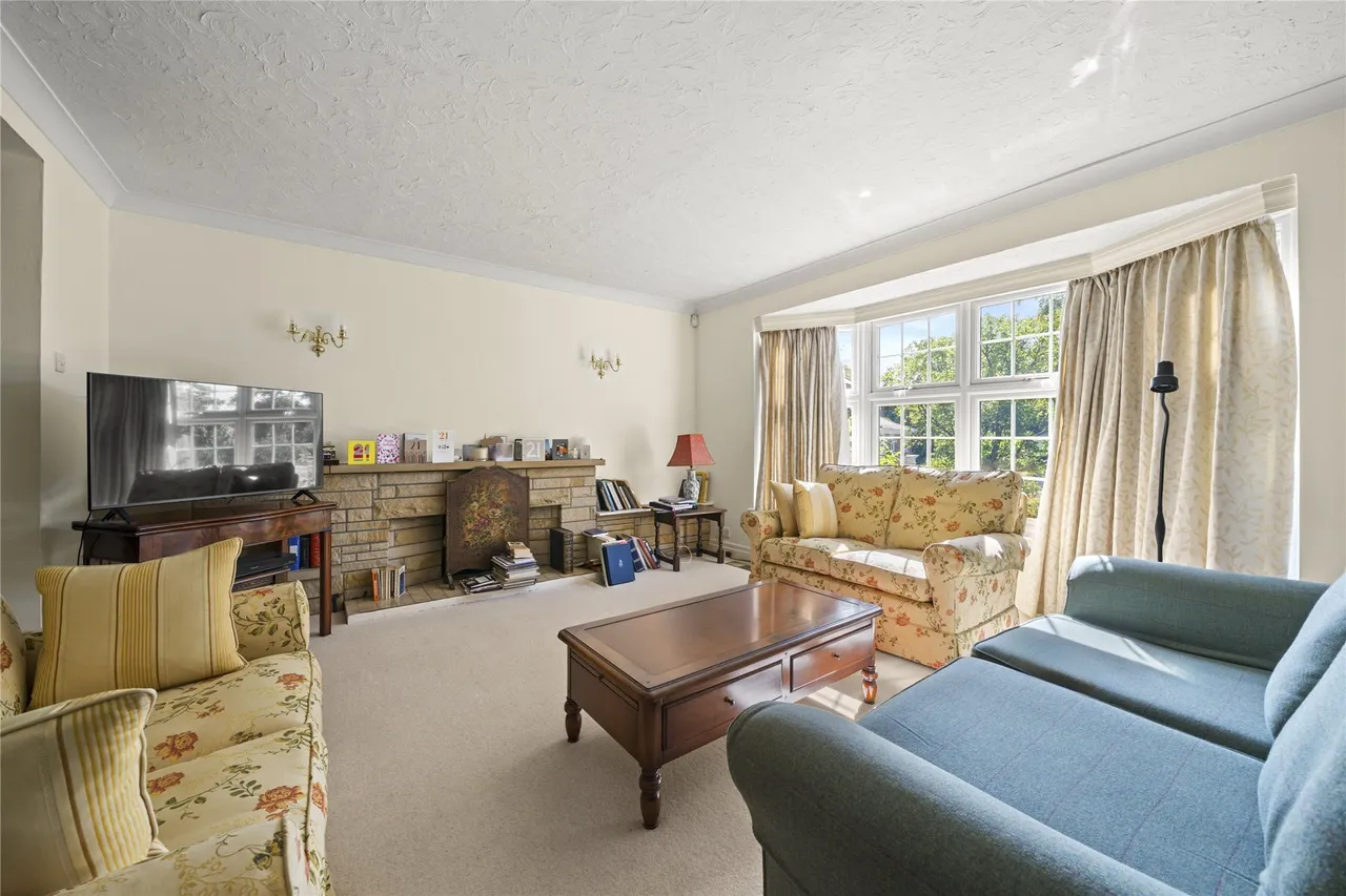 Tudor Close, Cobham, Surrey, KT11, photo 4