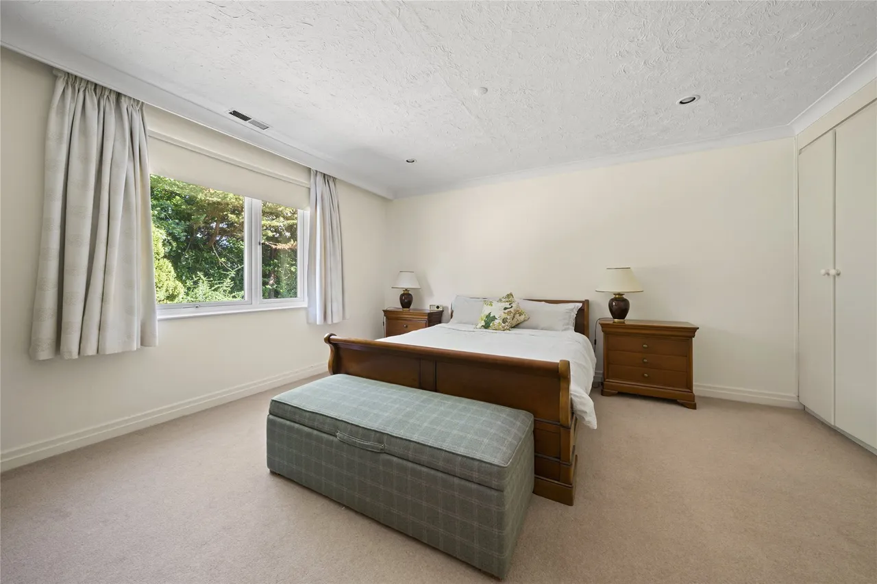 Tudor Close, Cobham, Surrey, KT11, photo 7