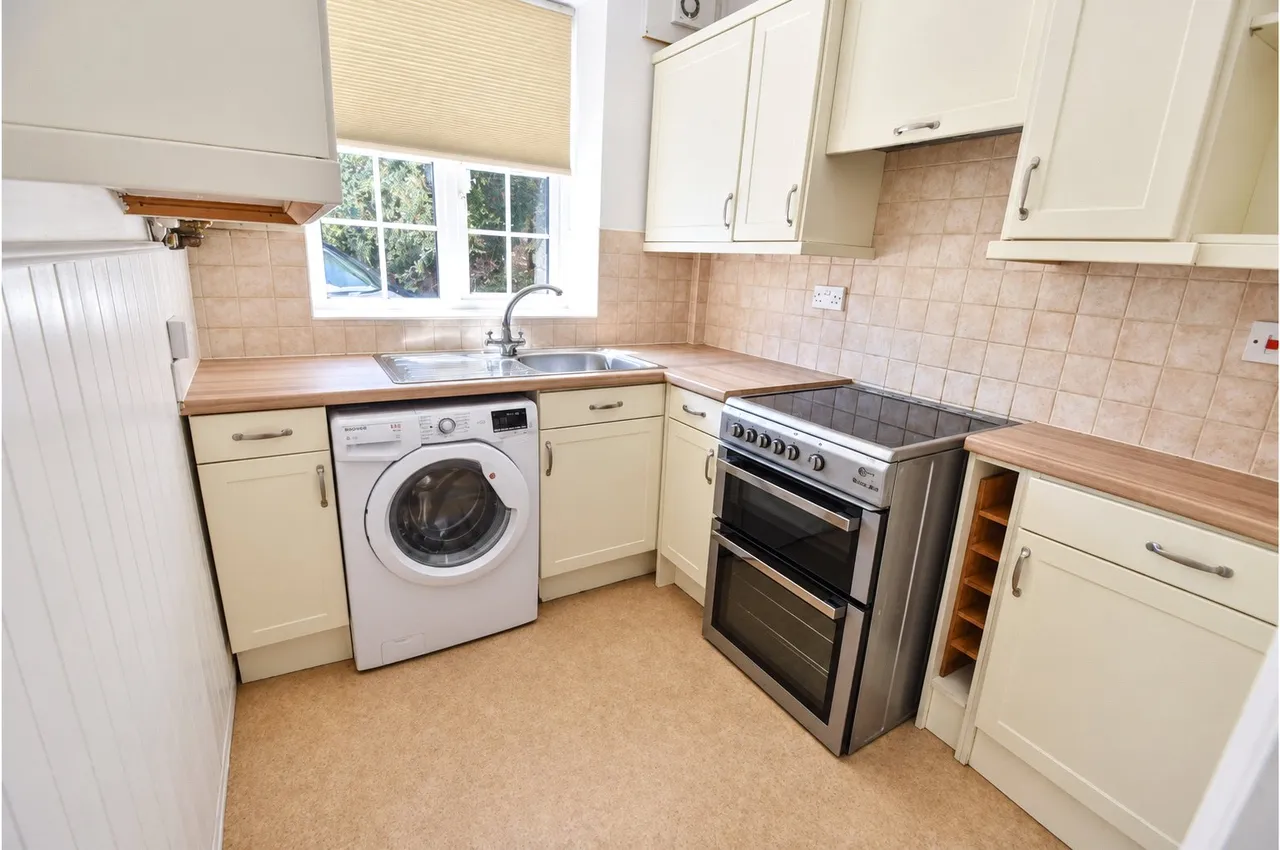 Condor Court, Guildford, GU2, photo 3