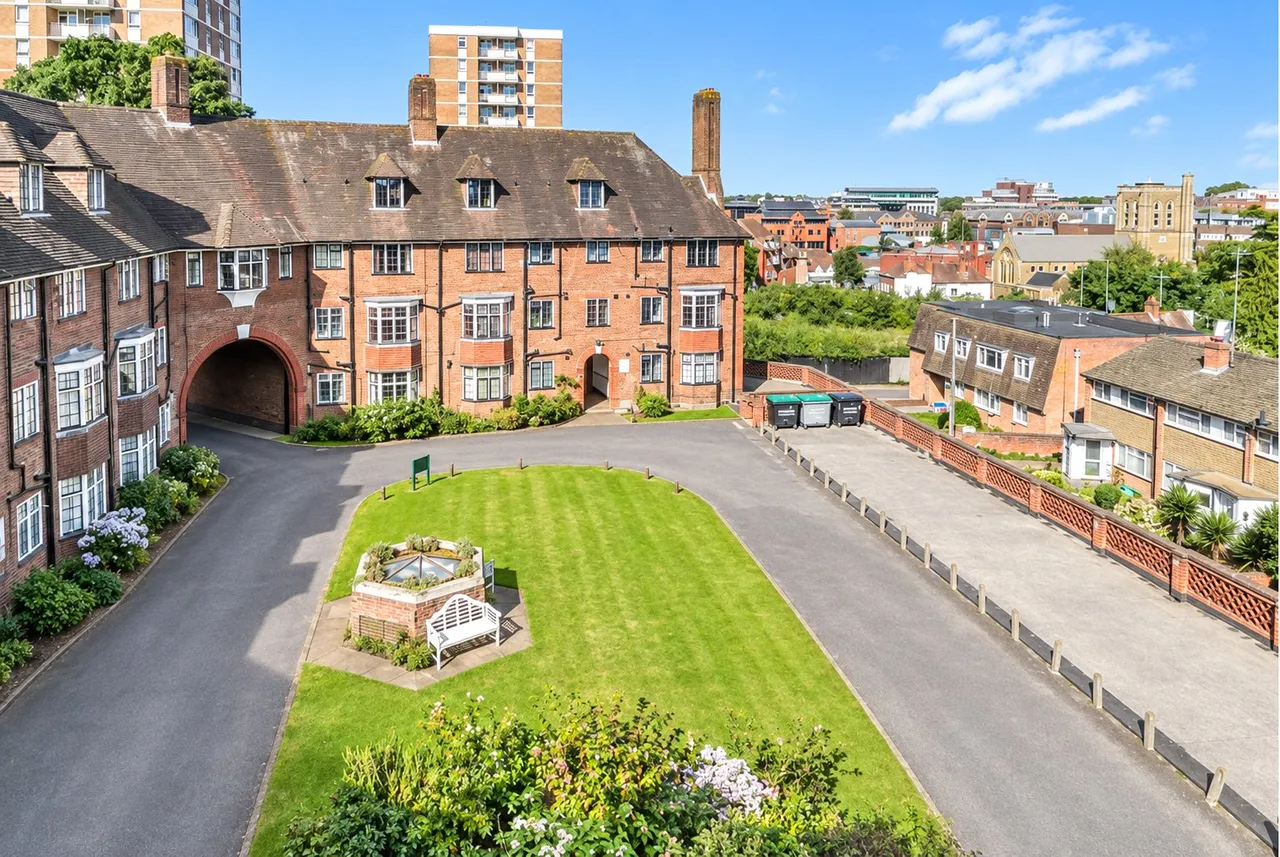 Condor Court, Guildford, GU2, photo 2