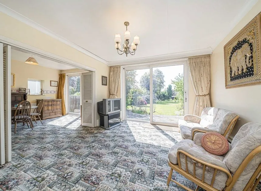 The Avenue, Sunbury-On-Thames, TW16, photo 2