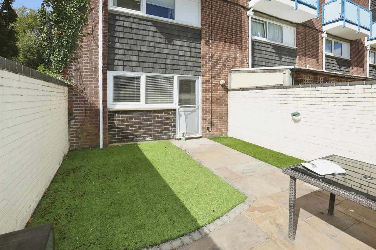 Bishopsfield Road, Fareham, PO14, photo 13