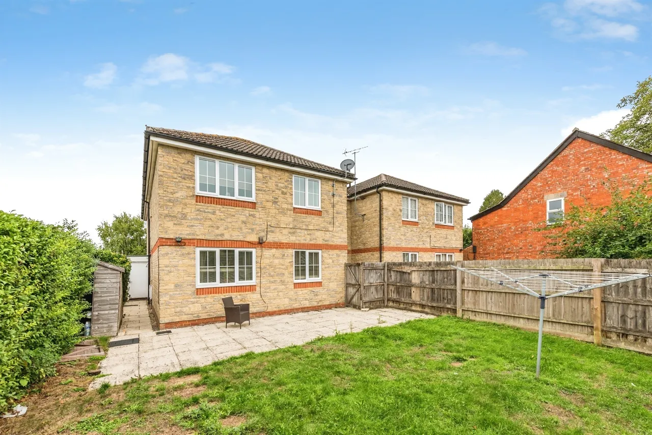 Cheney Manor Road, Swindon, SN2, photo 2