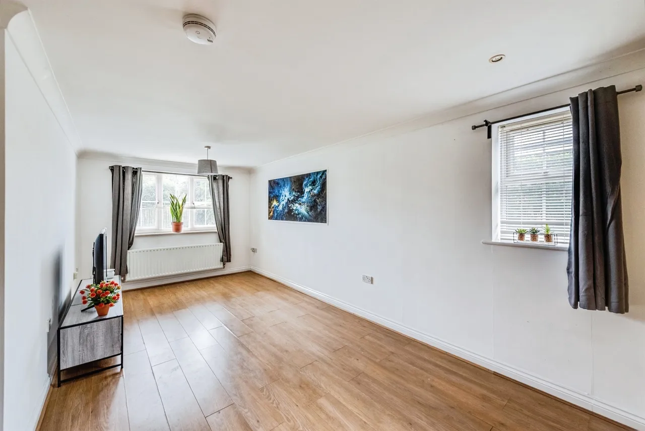 Cheney Manor Road, Swindon, SN2, photo 4