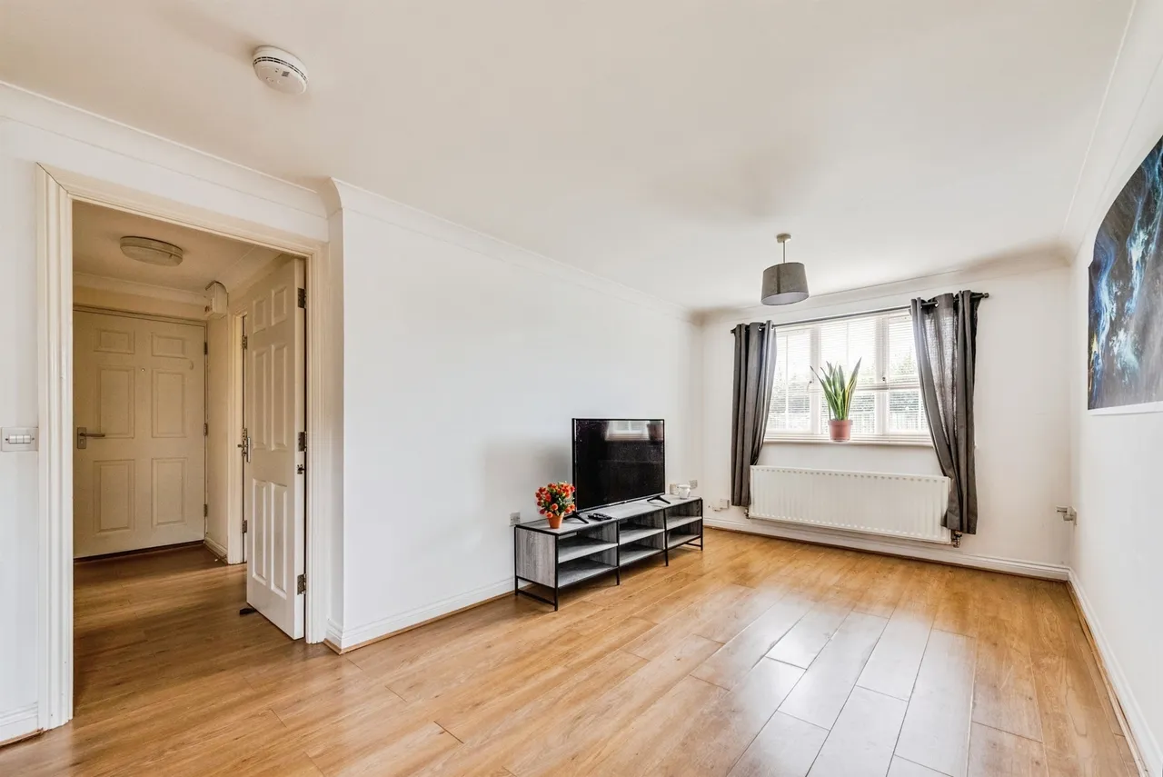 Cheney Manor Road, Swindon, SN2, photo 5