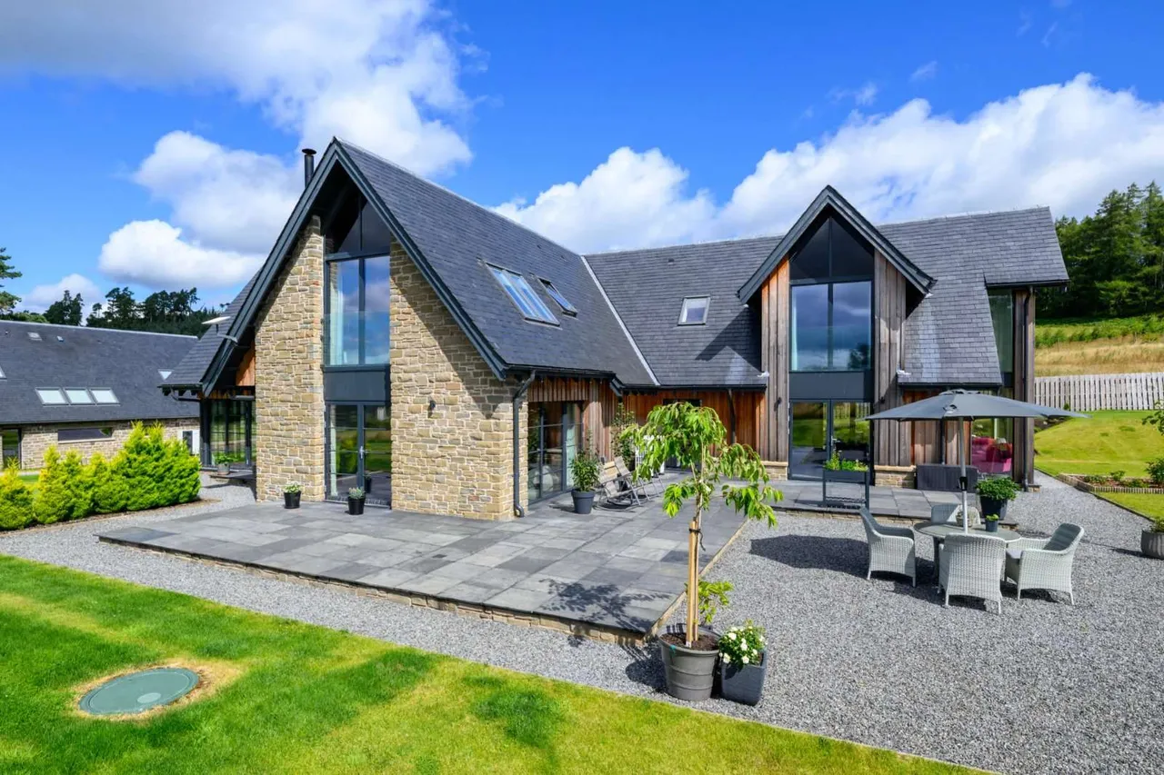 5 bed house for sale — Stravaig, Dungarthill, Dunkeld, Perth and Kinross, PH8 0JF