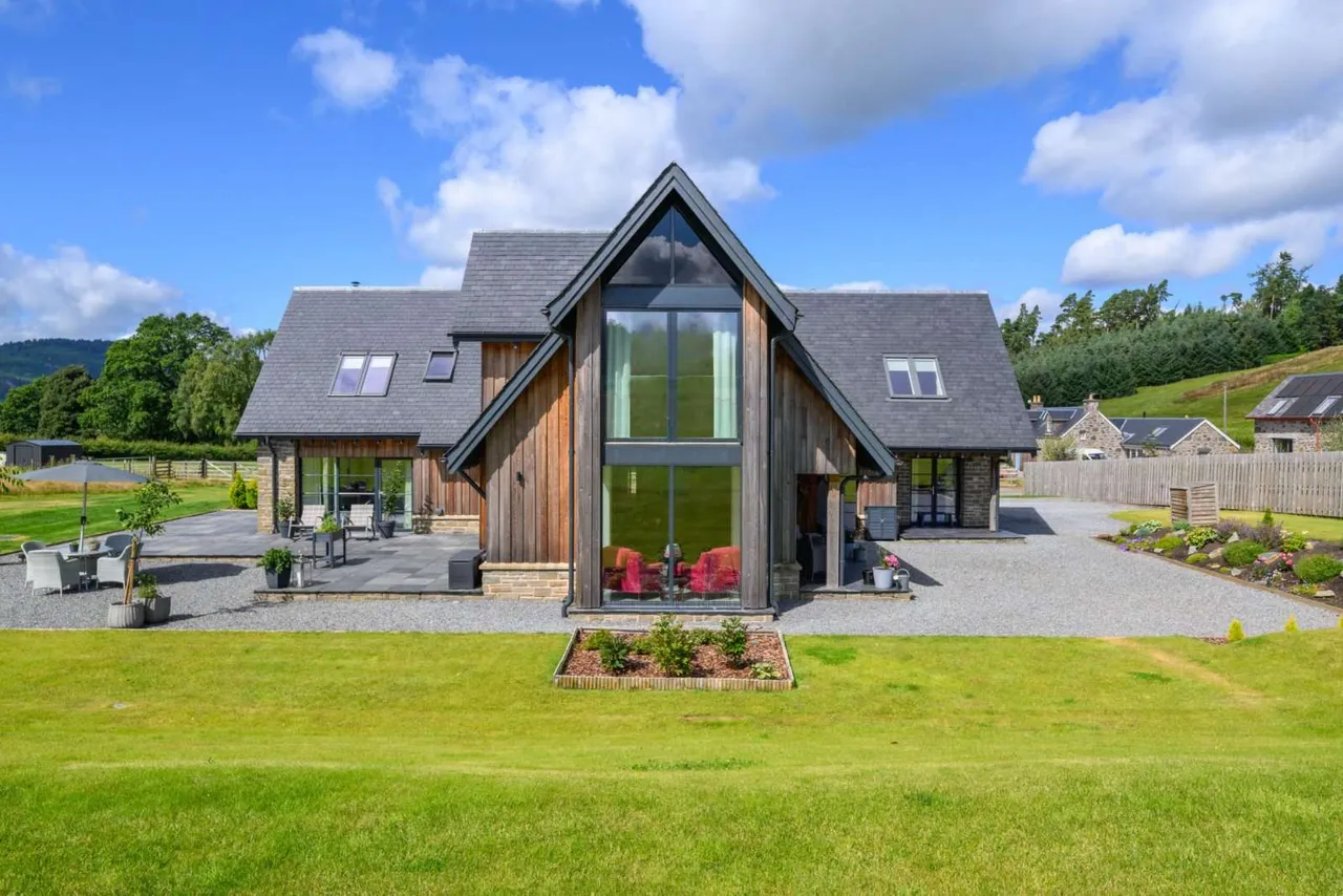 Stravaig, Dungarthill, Dunkeld, Perth and Kinross, PH8 0JF, photo 2
