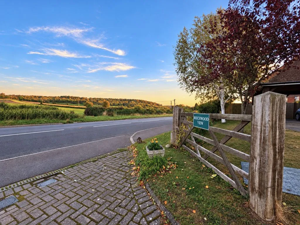 Beechwood View Saunderton, High Wycombe, HP14, photo 2