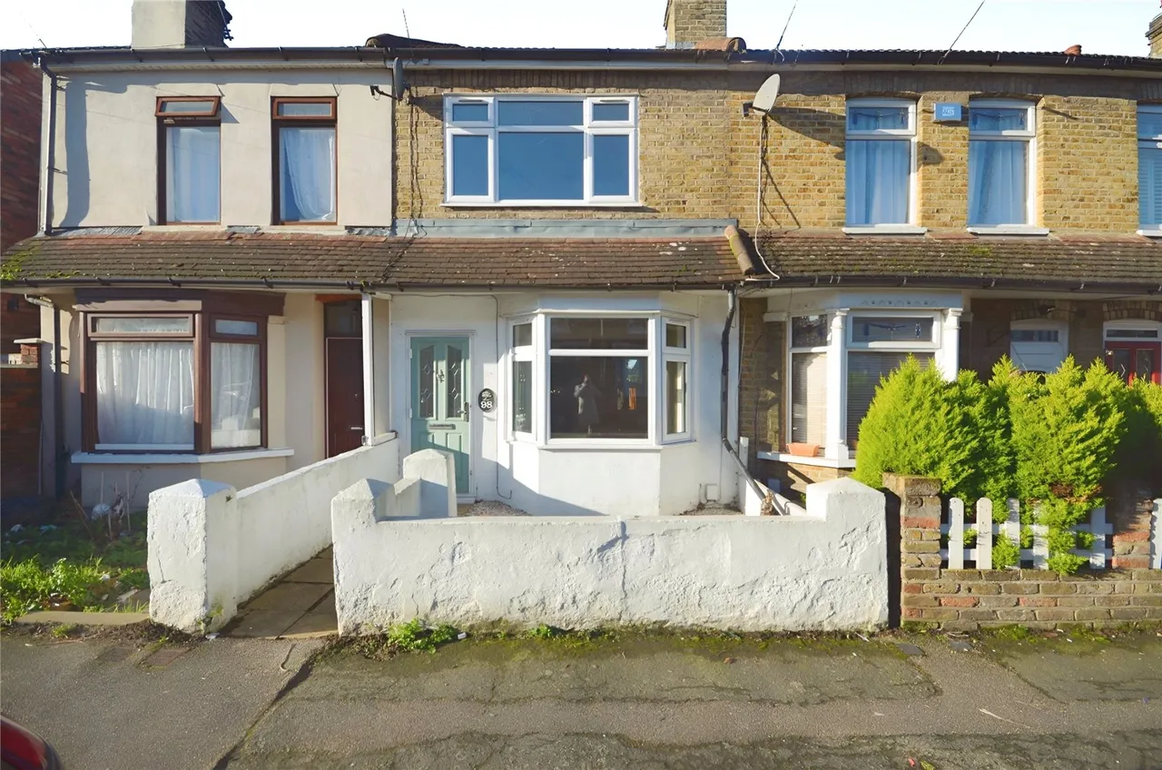 3 bed house to rent, Douglas Road, Hornchurch, RM11