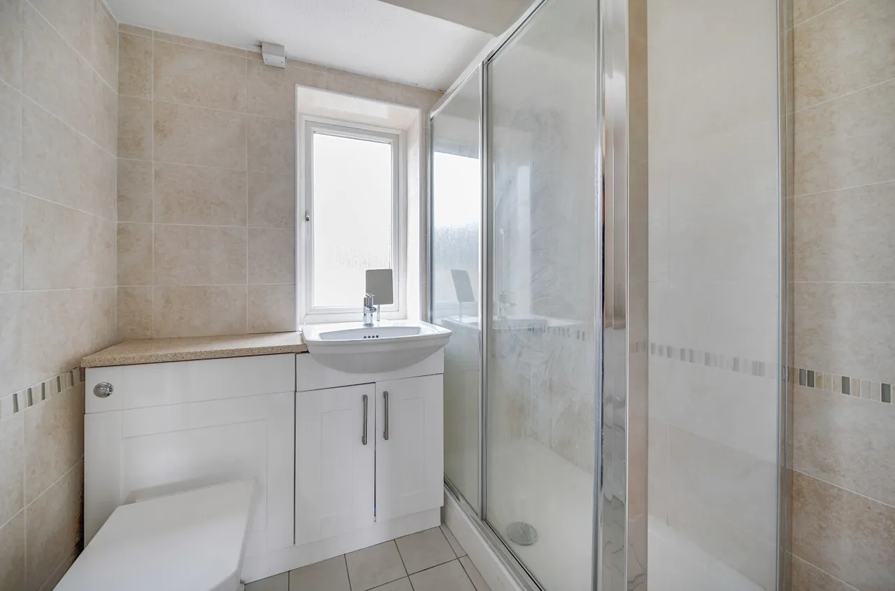 Stonebanks, Walton-On-Thames, KT12, photo 3