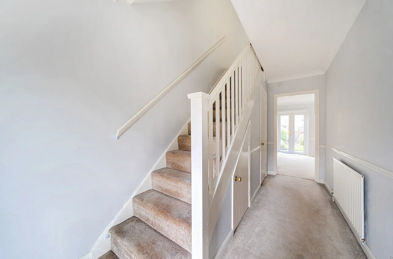 Stonebanks, Walton-On-Thames, KT12, photo 13