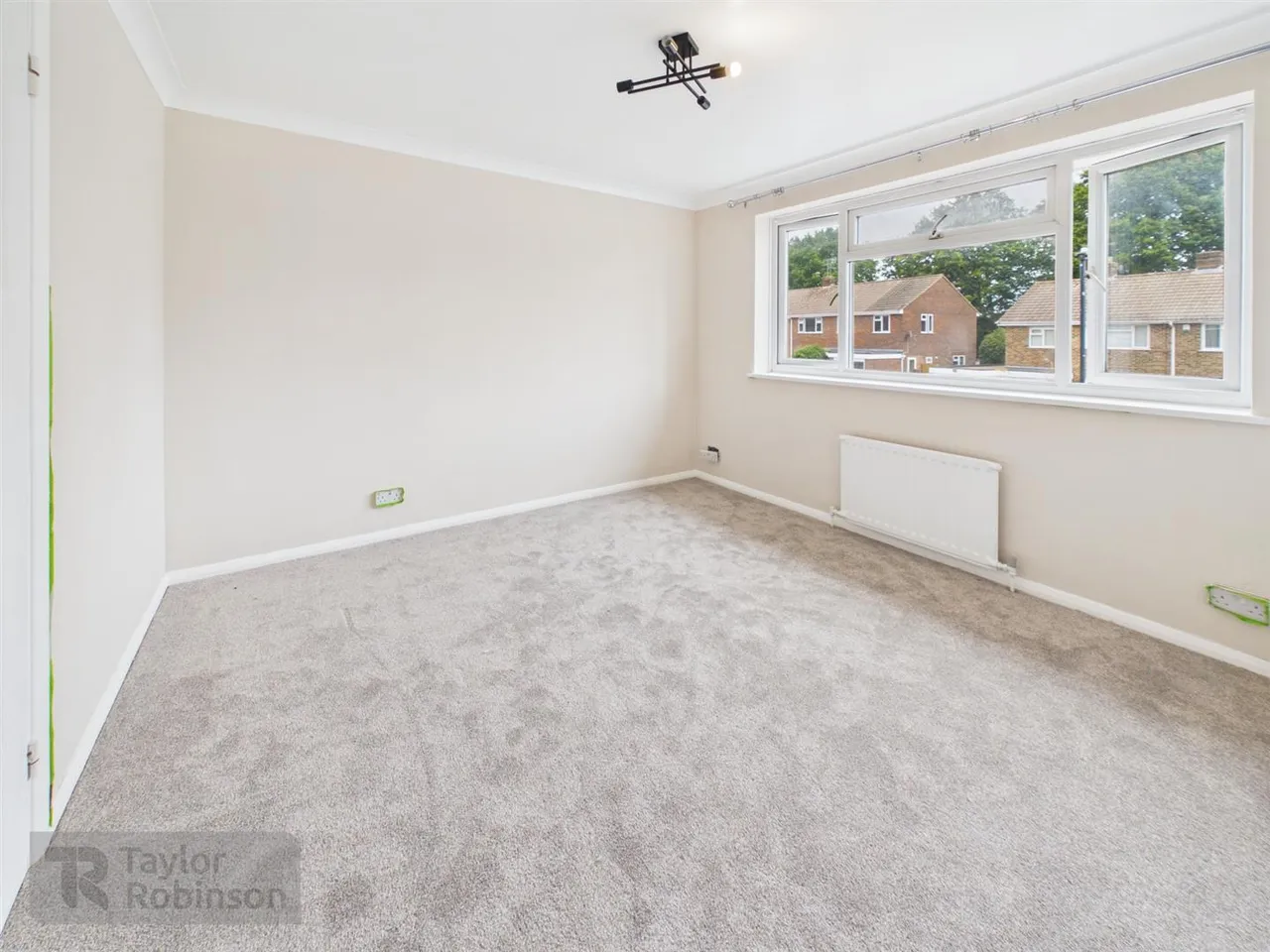 Hylands Close, Furnace Green, RH10, photo 10