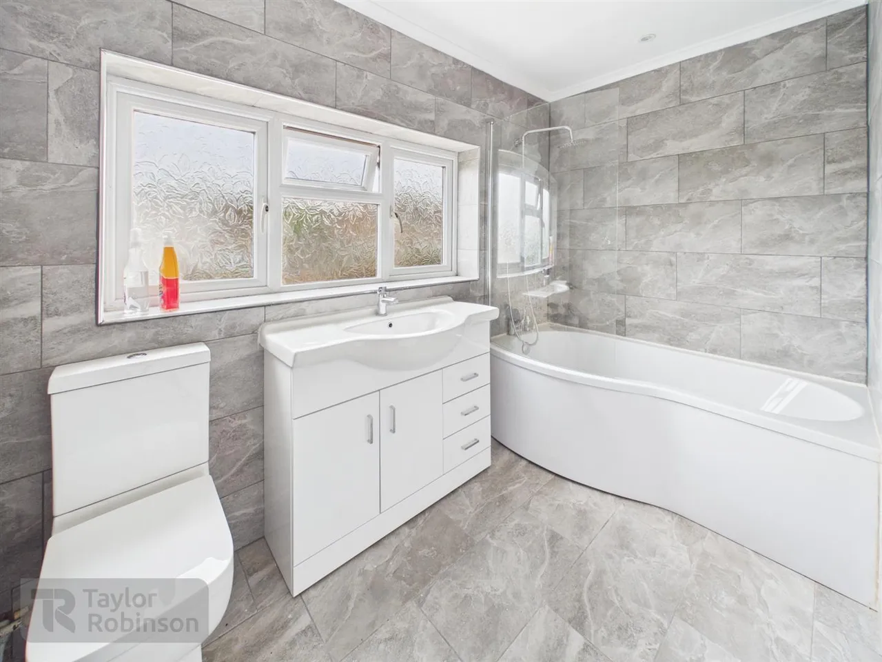 Hylands Close, Furnace Green, RH10, photo 8