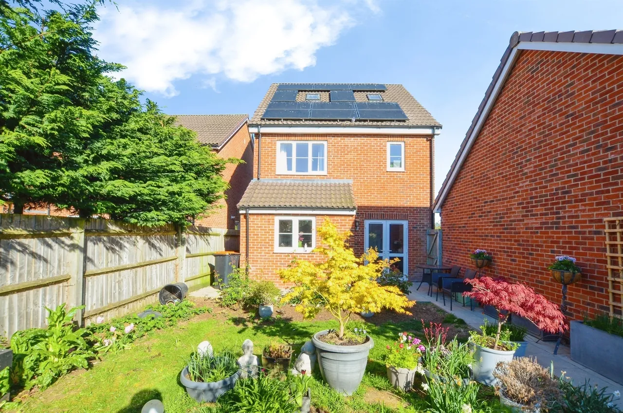 Farmers View, Slip End, LU1, photo 15