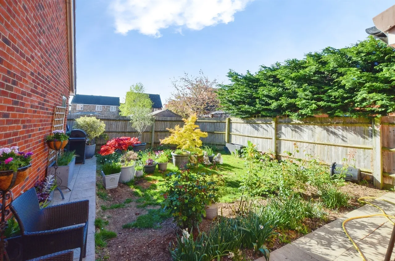 Farmers View, Slip End, LU1, photo 14