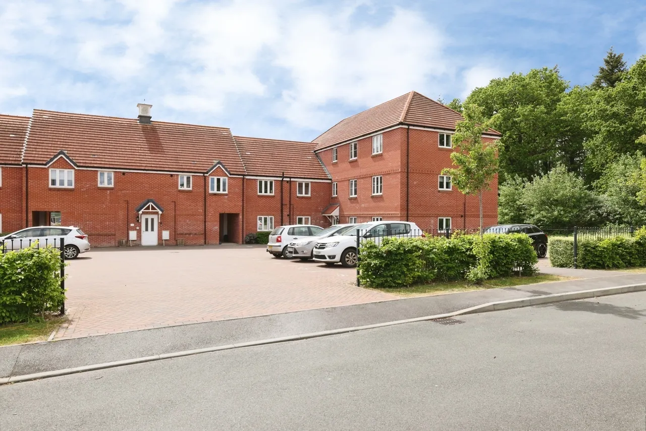 2 bed flat for sale, Brodie Rise, Salisbury, SP2