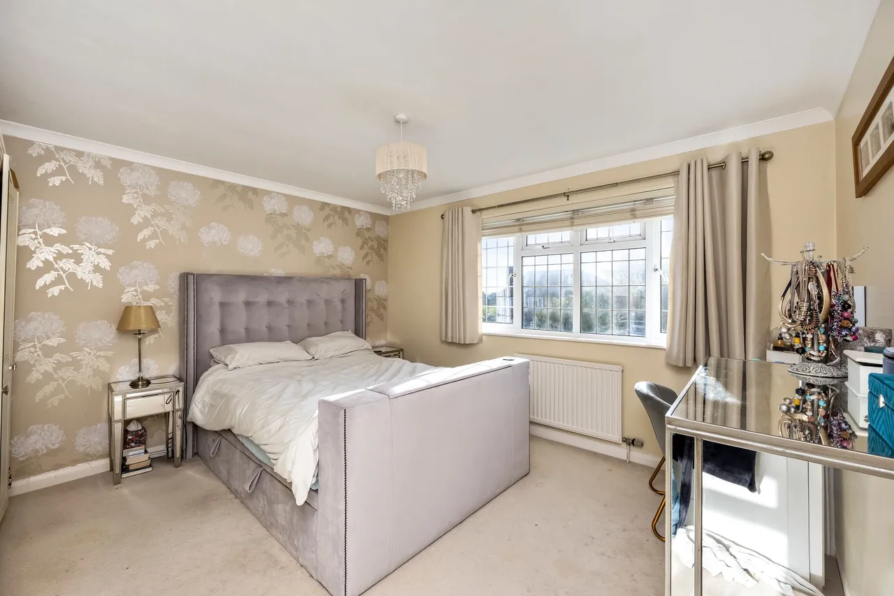 Corunna Drive, Horsham, RH13, photo 12