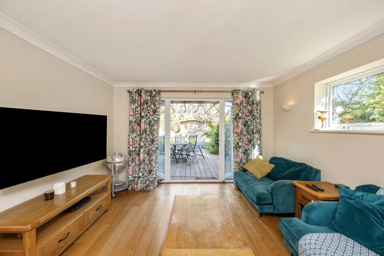 Corunna Drive, Horsham, RH13, photo 9