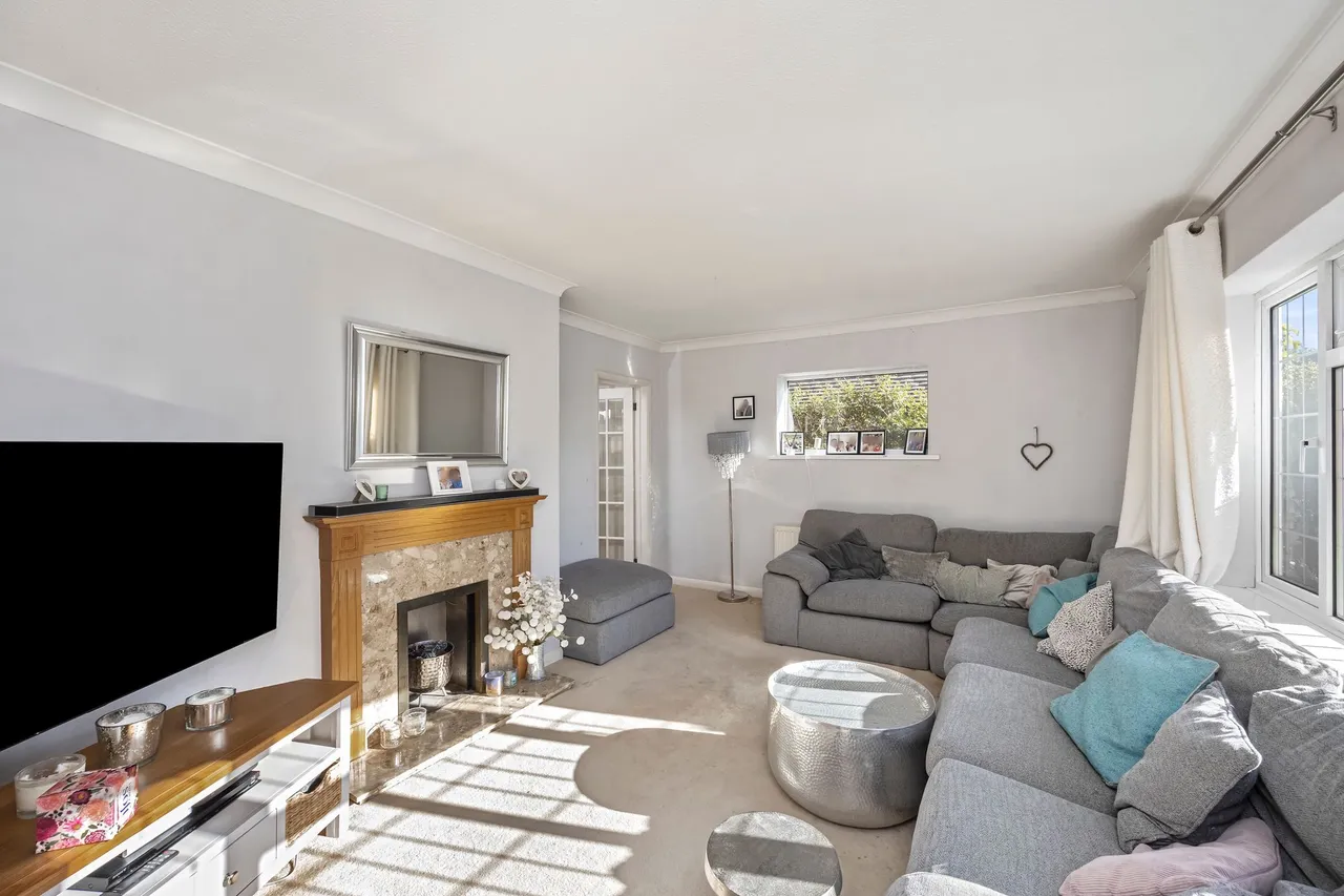 Corunna Drive, Horsham, RH13, photo 11