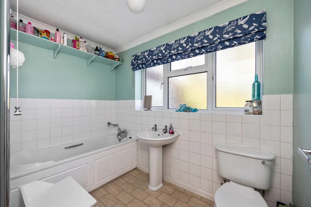 Corunna Drive, Horsham, RH13, photo 19