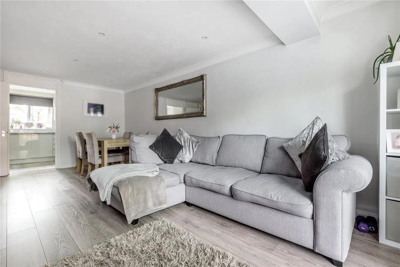 The Cygnets, Feltham, TW13 6NA, photo 2
