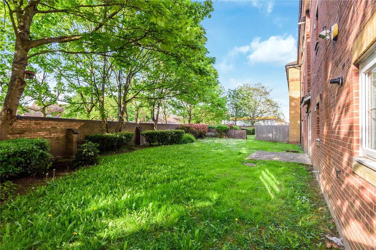 The Cygnets, Feltham, TW13 6NA, photo 11