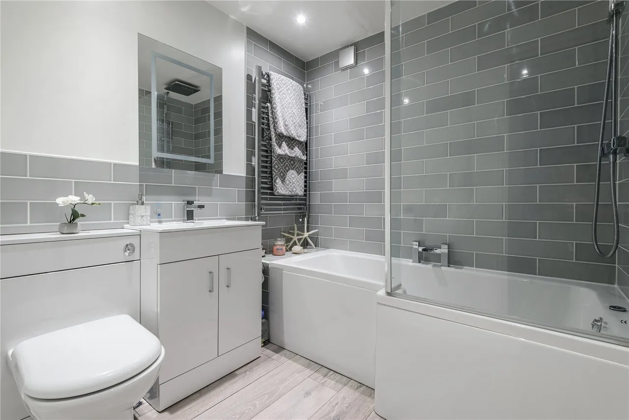 The Cygnets, Feltham, TW13 6NA, photo 8