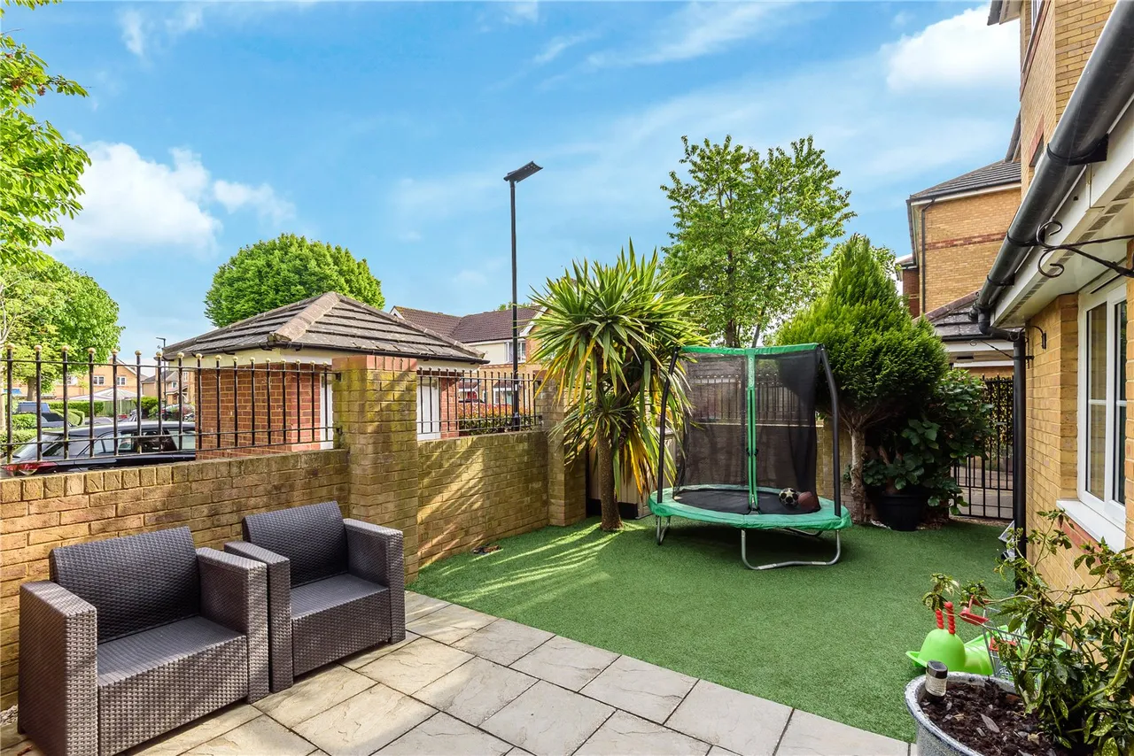 The Cygnets, Feltham, TW13 6NA, photo 9