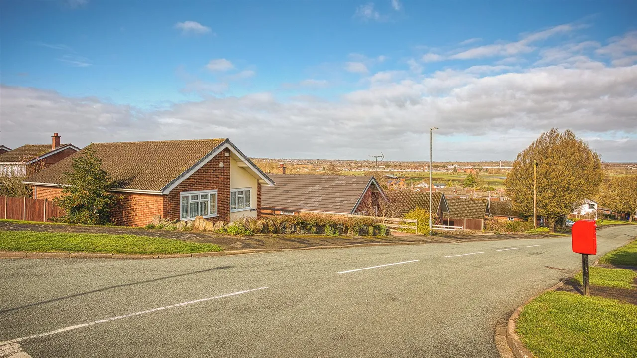 Hillsdale Road, Winshill, photo 16